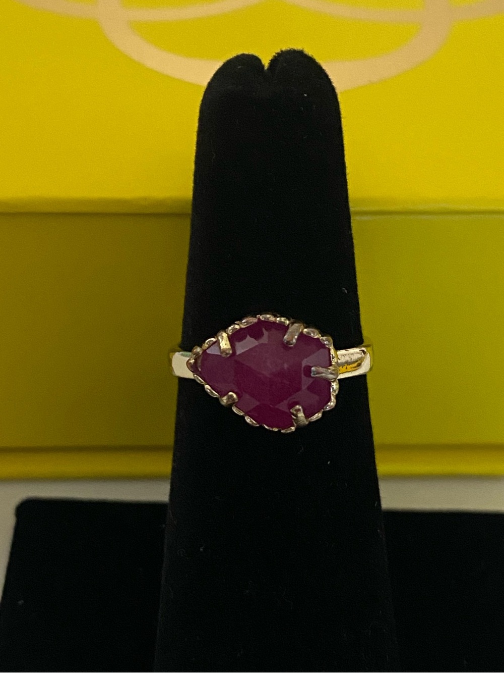 Kendra Scott Gold Tone Ring with Fuchsia Pink Faceted Pear Shape Stone Size 6